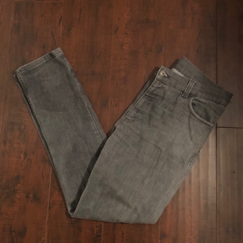 Levi’s gray fitted/skinny jeans. W: 36 L:30